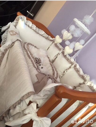 Комплект на детскую кроватку и выписку