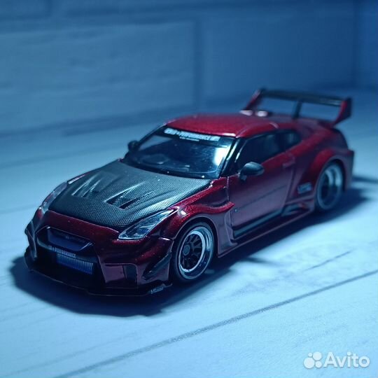 Mini GT 1:64 Nissan GT-R lbwk