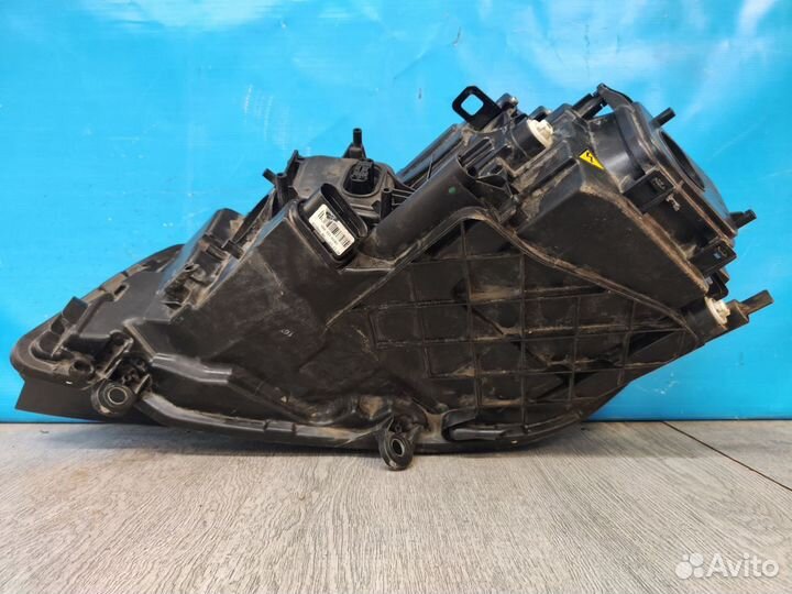 Фара правая Volkswagen Touareg 2014-2018