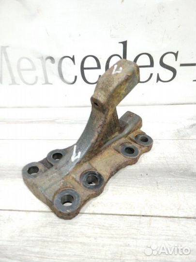 Кронштейн реактивной тяги задний левый