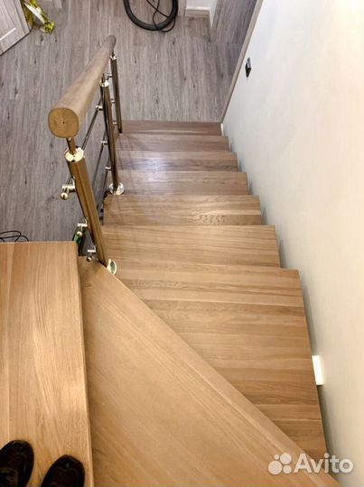 Облицовка лестничного металлокаркаса деревом