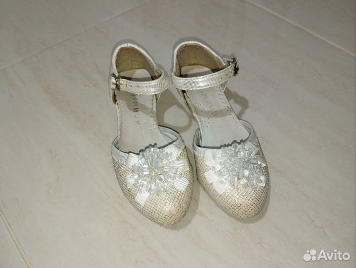 Нарядное платье для девочки