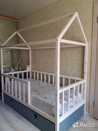 Кровать домик