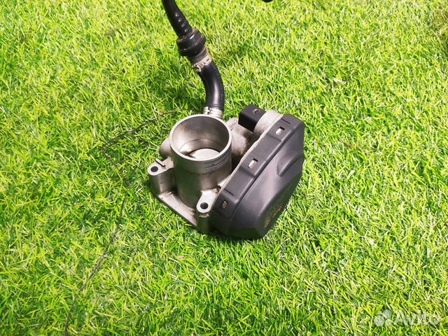 Дроссельная заслонка Volkswagen Golf 4 1J 1.4