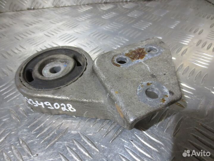 Кронштейн радиатора правый Scania 1791181