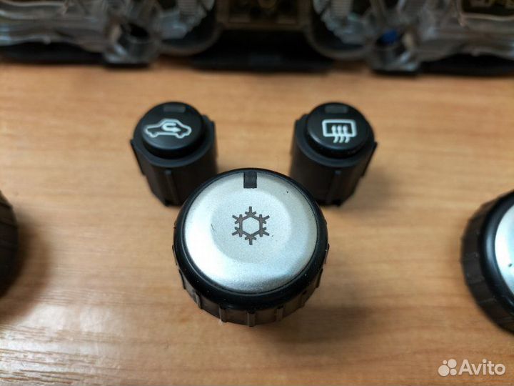 Блок управления климат-контролем Mitsubishi