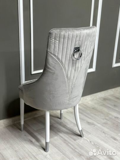 В наличии стол