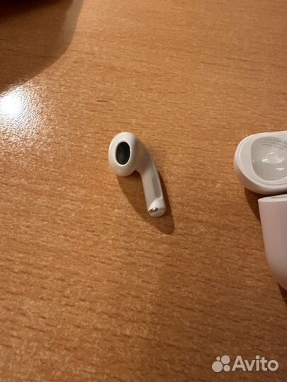 Левый наушник airpods 3 и кейс