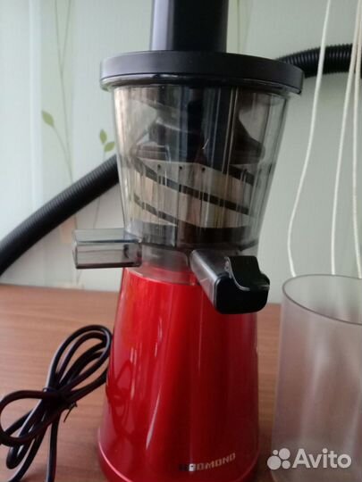 Соковыжималка шнековая redmond