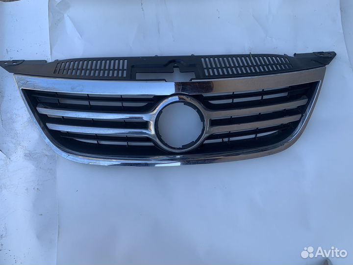 Решетка радиатора volkswagen tiguan 1