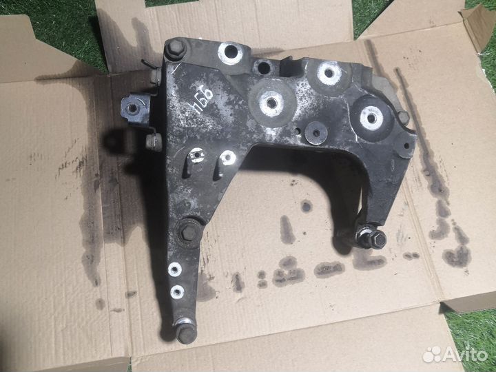 Кронштейн двигателя правый Nissan x-trail T31