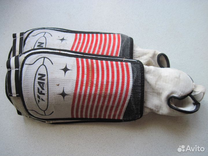 Щитки футбольные