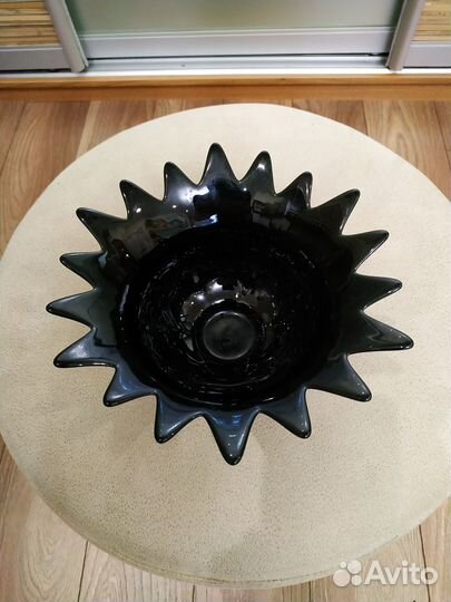 Вазочка из темного стекла