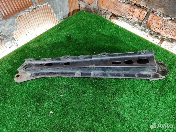 Балка передняя продольная левая Toyota Auris E150