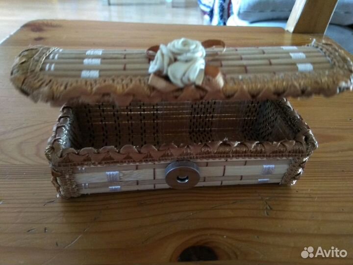 Шкатулка плетёная