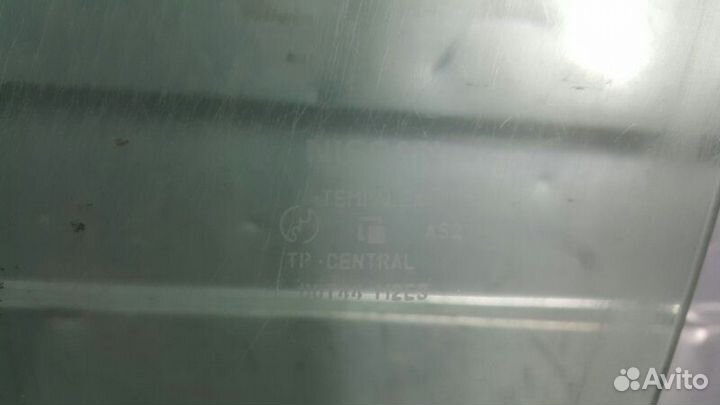 Стекло двери переднее левое Nissan Primera P11