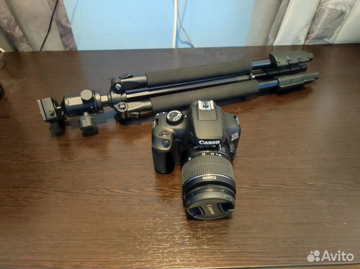 Фотоаппарат Canon EOS 4000D Kit со штативом