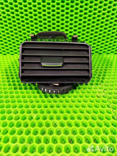 Дефлектор обдува центральный правый Volkswagen