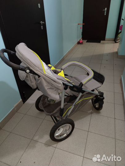 Прогулочная коляска универсальная