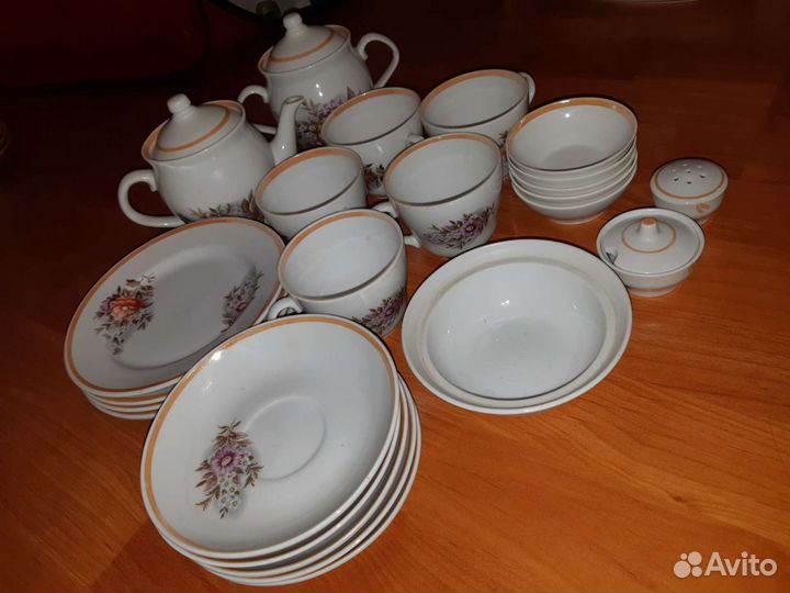 Фарфоровый чайный сервиз