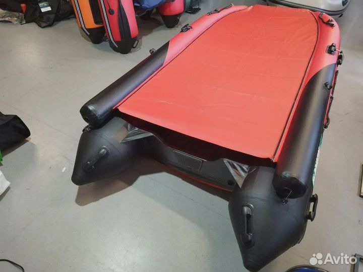 Лодка Gladiator E 380 X; красно-черная