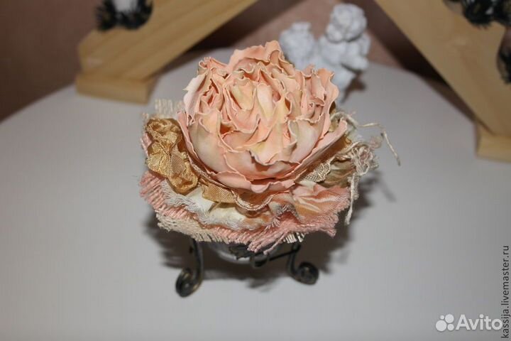 Брошь бохо ручной работы 