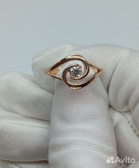 Золотое кольцо с бриллиантом 0р