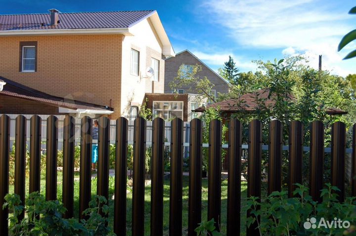 Забор из штакетника