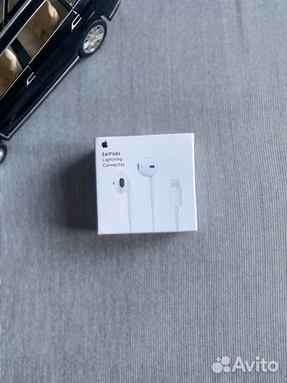 Проводные наушники Apple EarPods (Lightning) белый