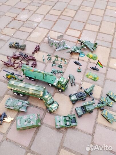 Игрушки, машинки, военный набор
