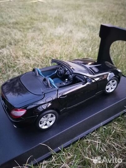 Модель mercedes slk 1:18 Maisto