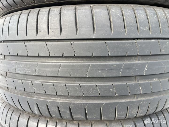 Pirelli P Zero PZ4 235/50 R19 99W