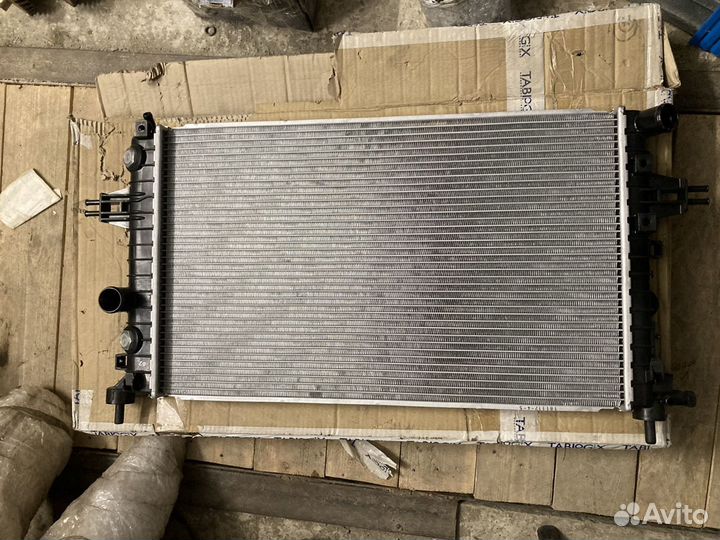 Радиатор охлаждения Opel Astra H новый GM