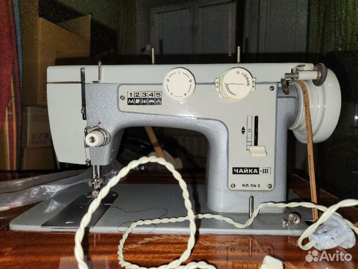 Швейная машина СССР Чайка 3 (кл. 116-2) с тумбой