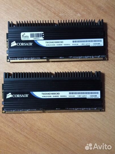 Оперативную память Corsair dominator 2x2gb DDR3