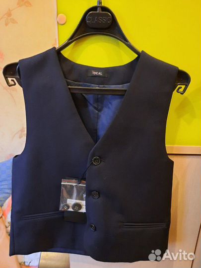 Новый костюм-тройка школьный на мальчика р.128