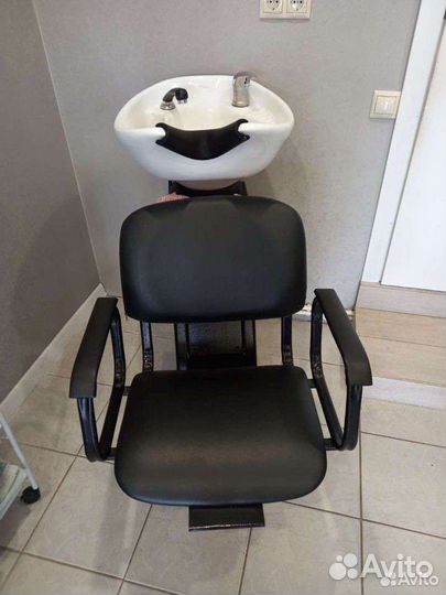 Зеркало 2шт,кресло 2 шт мойка 1 шт тележка