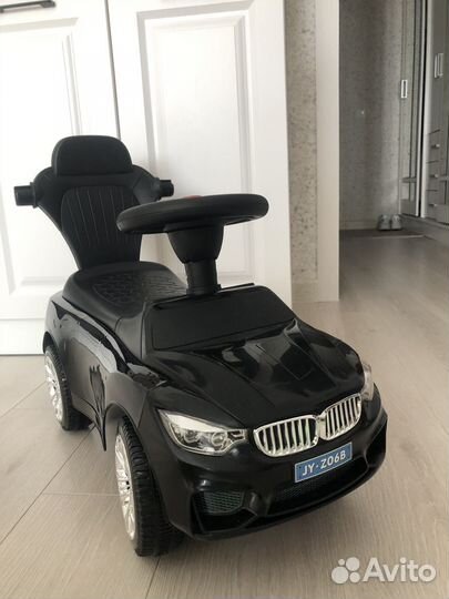 Машинка каталка толокар с ручкой