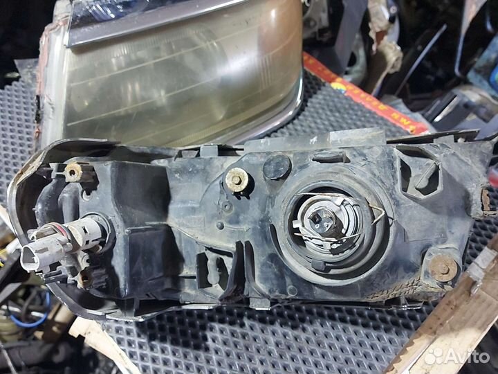 Фары для Mitsubishi Pajero Sport 1 1999-2008