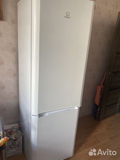 Холодильник indesit
