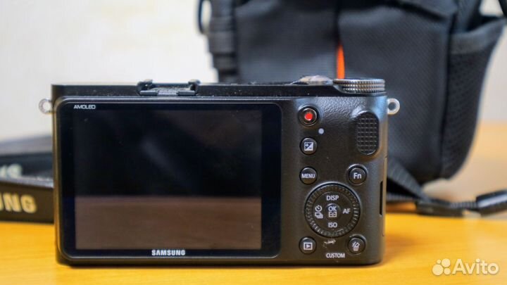 Samsung NX210 (NX200 + wi-fi)