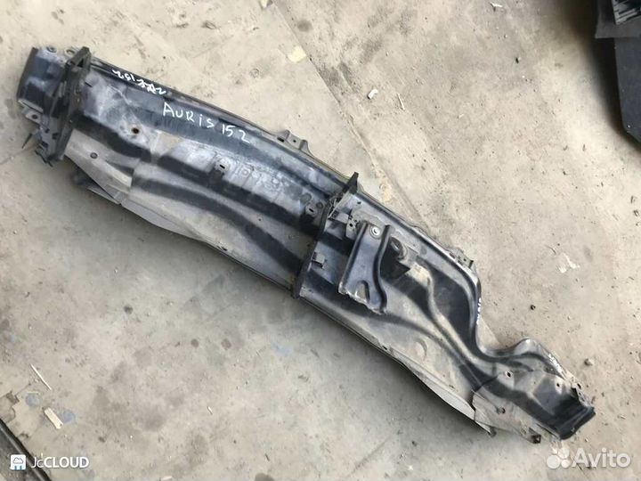 Решетка под лобовое стекло на toyota auris ZRE152