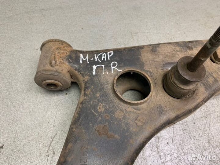 Рычаг передний правый Mitsubishi Carisma седан 1.6