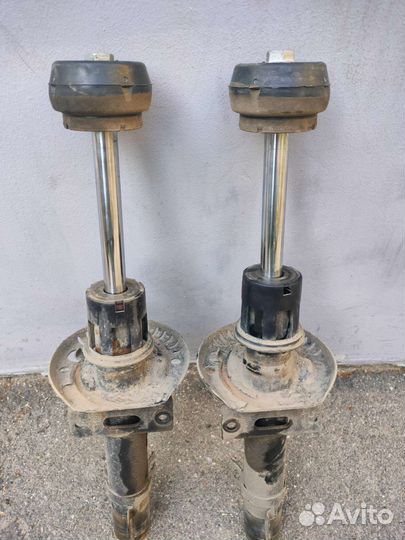 Продам амортизаторы передние поло седан