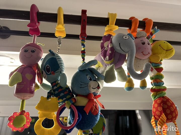 Подвески на коляску и кроватку