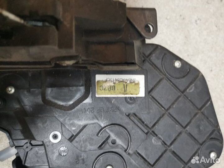 Замок боковой двери задний левый Mazda 3