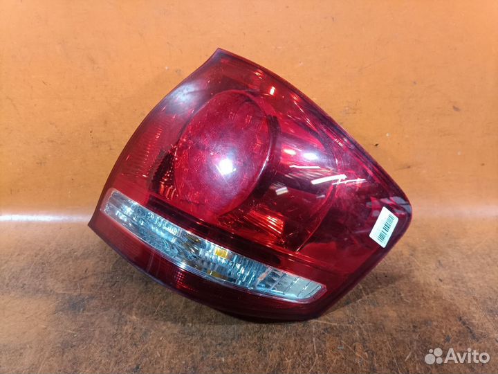 Фонарь правый Toyota Allion AZT240