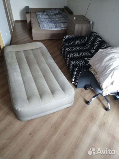 Надувной матрас Intex с электронасосом