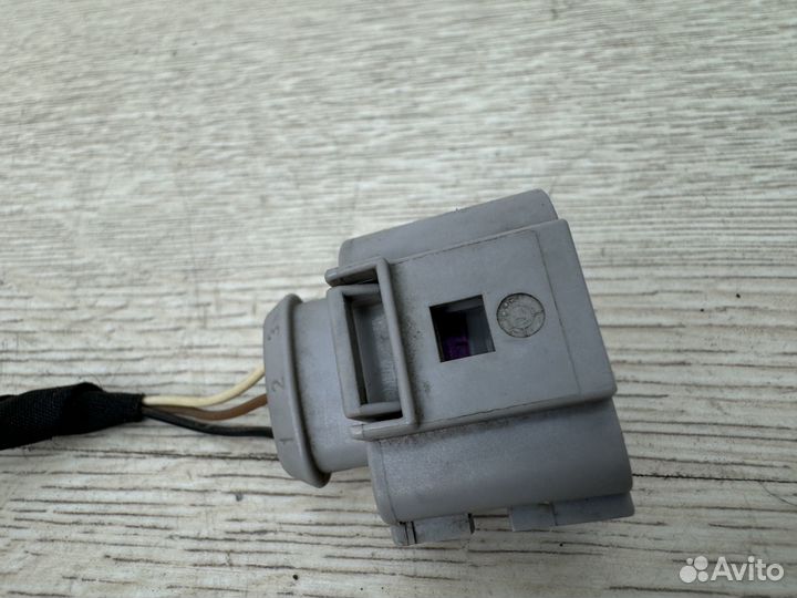 Разъем датчика положения коленвала VW Golf 5