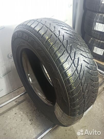 Goodyear UltraGrip 235/65 R17 108H